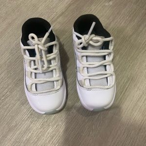 Air Jordan 11 Retro Low Legend Blue